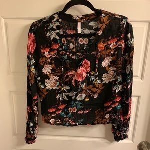 Floral blouse *NEVER WORN*